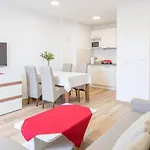 Luce Royal - One Bedroom With Balcony And Sea View Apartman