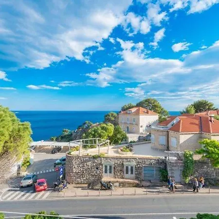 Luce Royal - One Bedroom With Balcony And Sea View Apartament