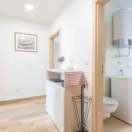 Apartment Luce Royal - One Bedroom With Balcony And Sea View