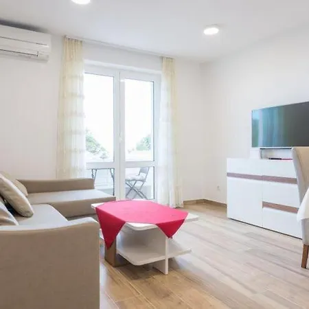 Luce Royal - One Bedroom With Balcony And Sea View *