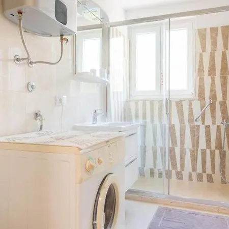 Luce Royal - One Bedroom With Balcony And Sea View