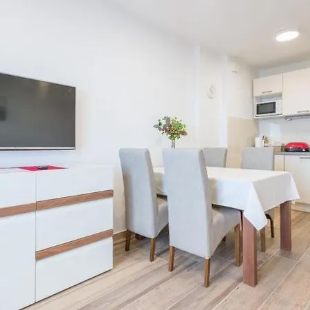 Apartment Luce Royal - One Bedroom With Balcony And Sea View *
