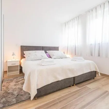 Appartement Luce Royal - One Bedroom With Balcony And Sea View