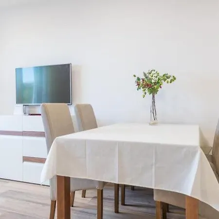 Luce Royal - One Bedroom With Balcony And Sea View *