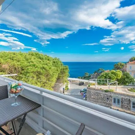 Apartment Luce Royal - One Bedroom With Balcony And Sea View