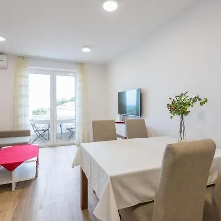 Luce Royal - One Bedroom With Balcony And Sea View *